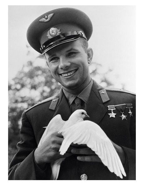 Гагарин с рамкой.jpg