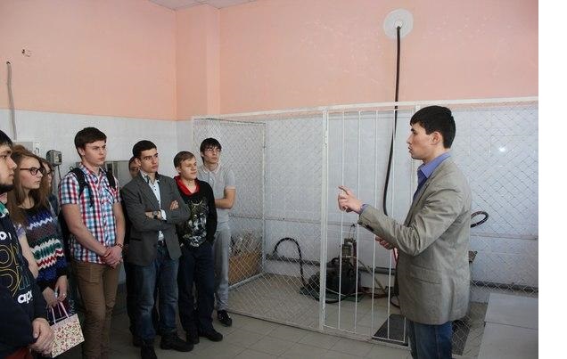 6.1-OpenedDoorDay.jpg 6.1-OpenedDoorDay.jpg